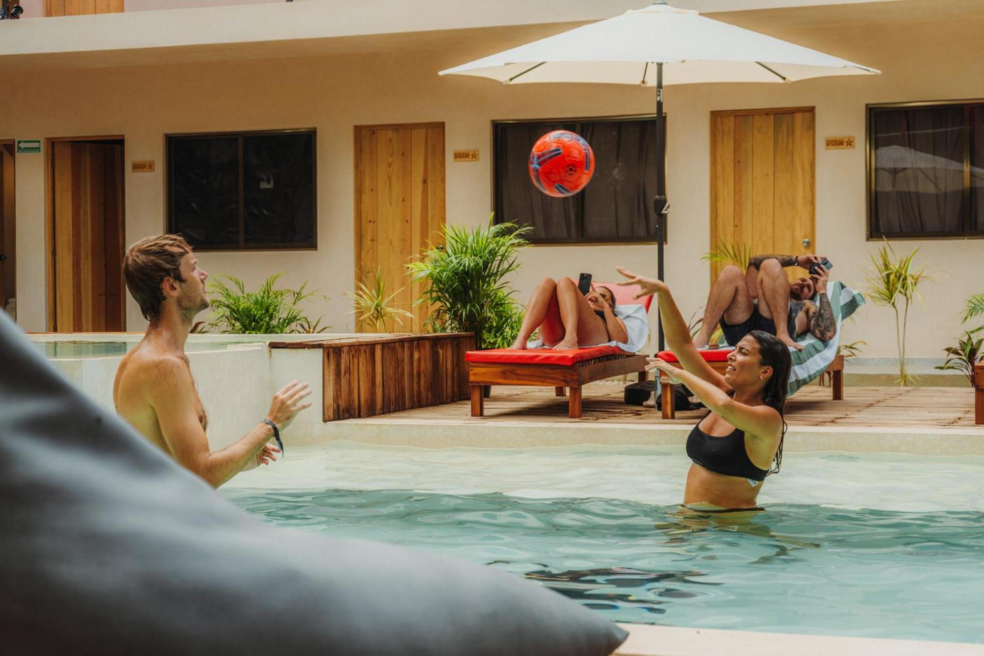 Che Valladolid Hostel & Bar Adults Only Exteriör bild